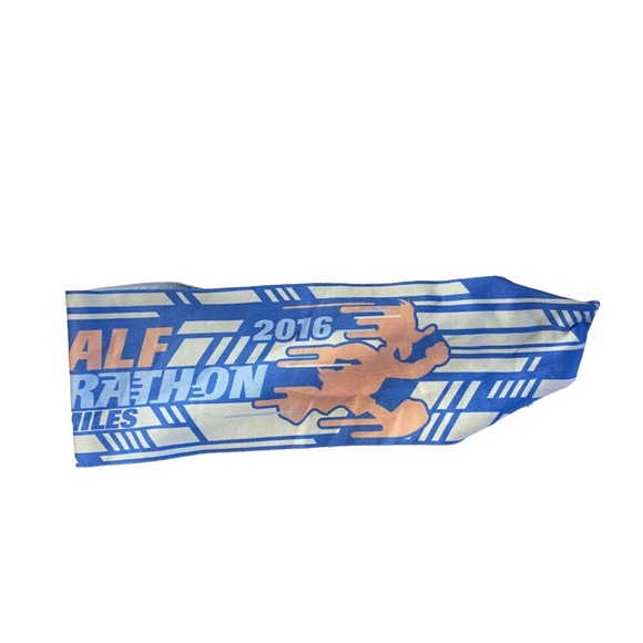 2016 Disney runDisney Walt Disney World Half Marathon 13.1 Bondi Band Headband - Picture 3 of 3